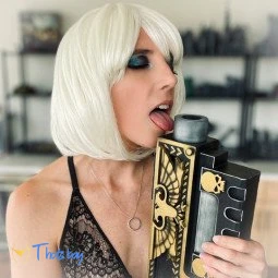 Angela the Hobby Daemonette ~ 💜