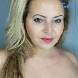 YOUR #1 HOUSEWIFE❤️‍🔥