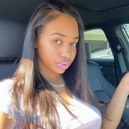 christina nicole 💚