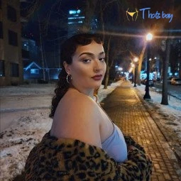 • 𝕼𝖚𝖊𝖊𝖓 •