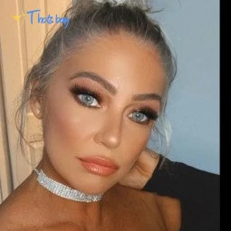 Blue Eyed Blondie 🫦