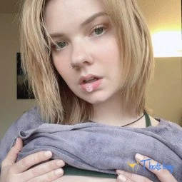 (っ◔◡◔)っ 🌸 𝐸𝓂𝑒𝓇𝒶𝓁𝒹 𝒫𝒾𝓍𝒾 𝐹𝓇𝑒𝑒 🌸