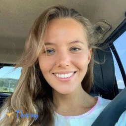 Katya Clover 🍀 natural beauty 💚