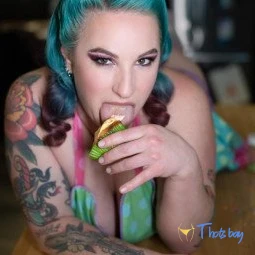 Laur the Kinky Baker