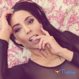 Lolo in Nylons – FREE