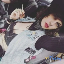 Dahlia (dollie) Crimson