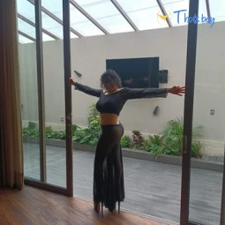 LA SEÑORA DE LAS CUATRO DÉCADAS