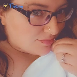 PrettyEyesChubbyThighs