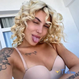 Rebekka Mo 🍒 22 😏