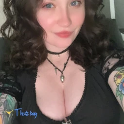 LainaBearrKnee